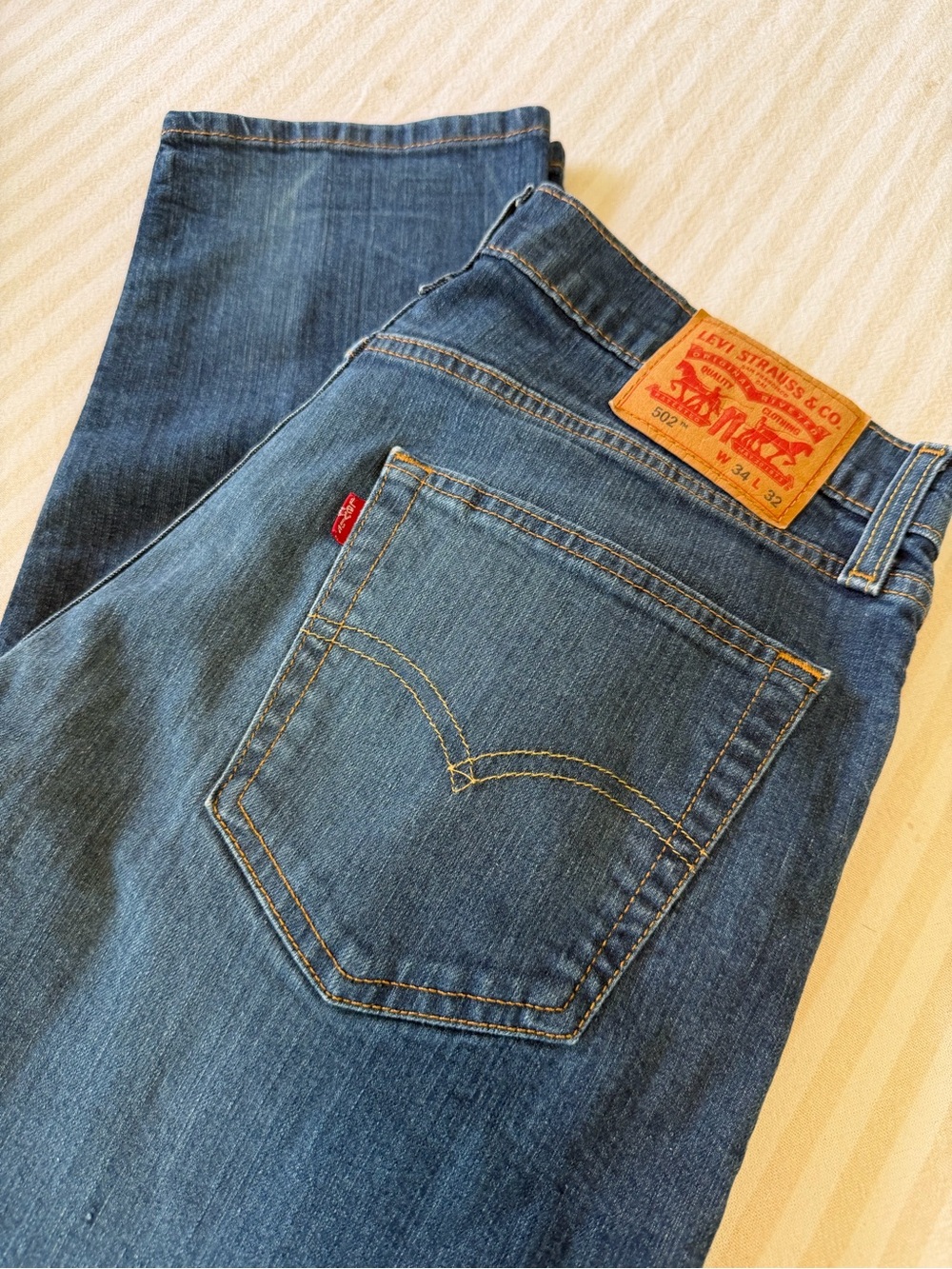 Levi's Men's Medium Blue Straight-Leg Jeans with Signature Patch